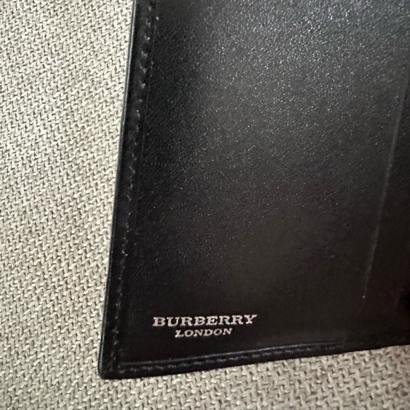 Burberry nova check bifold wallet. Authentic. - Picture 8 of 8